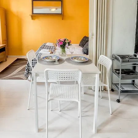 Experience Living شقة